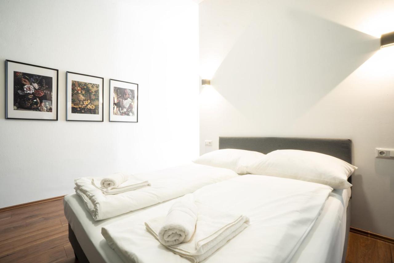 Lovely 2-Bedroom Apartment Next To Praterstern Vienna Esterno foto